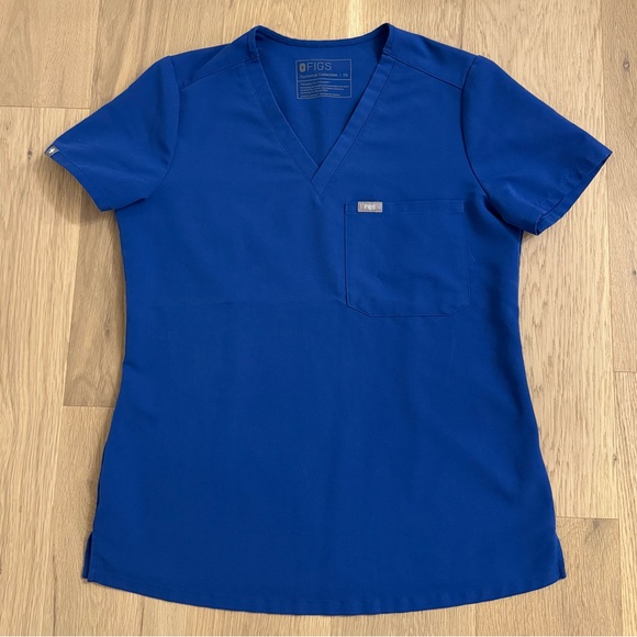 FIGS women's Winning Blue Catarina One-Pocket Scrub Top - Size XS - Picture 2 of 4